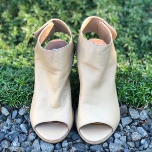 • Steve Madden NonStp Bootie •